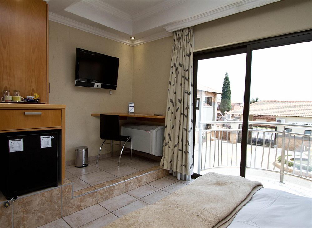 Europrime Hotel Boksburg Ngoại thất bức ảnh